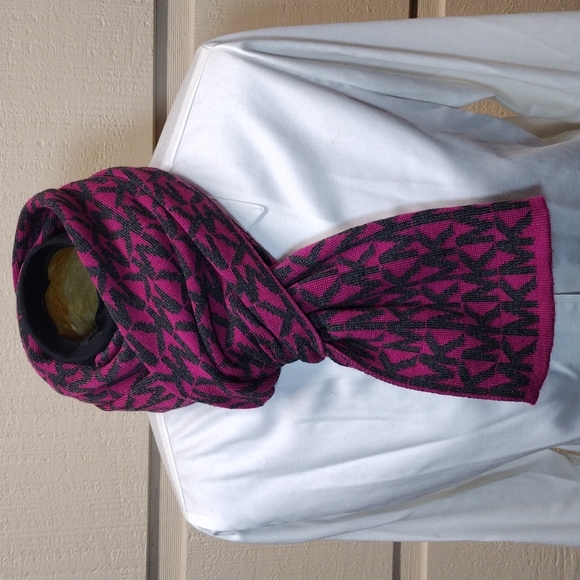 Michael Kors monogram scarf - Picture 1 of 4